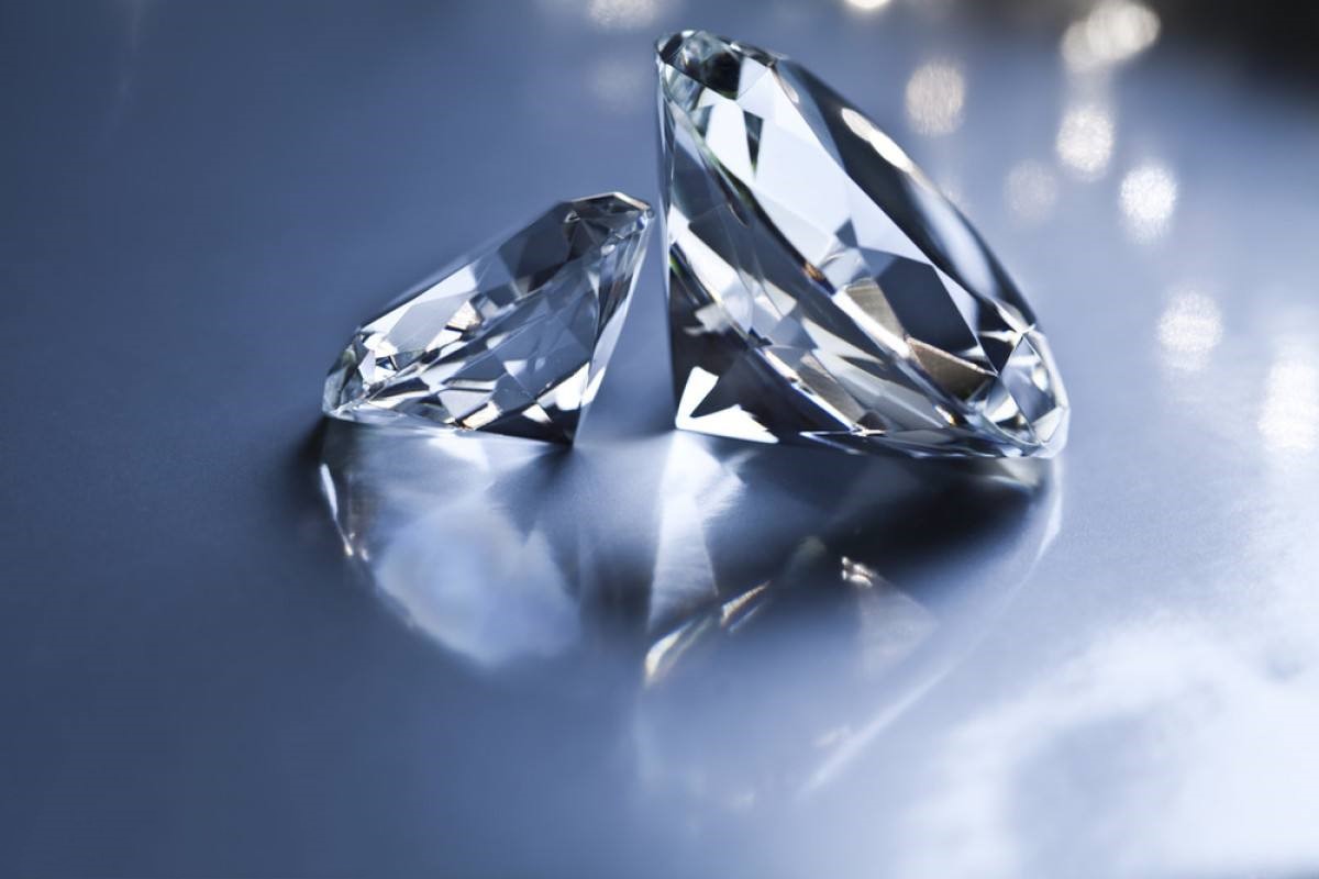 1、钻石婚配年限是多少年:银婚;金婚;钻婚年限?