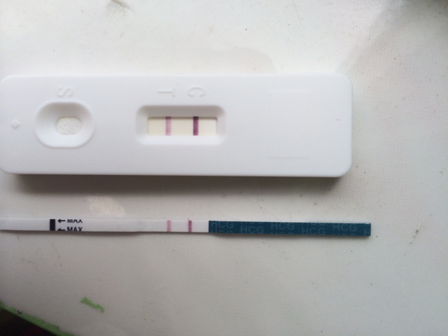 3、生男孩的验孕棒图片37岁:生男生女跟验孕棒上的两条线的深浅有关吗