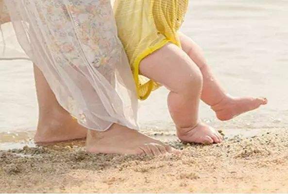 刚会走路的宝宝为什么脚是外八字的简单介绍